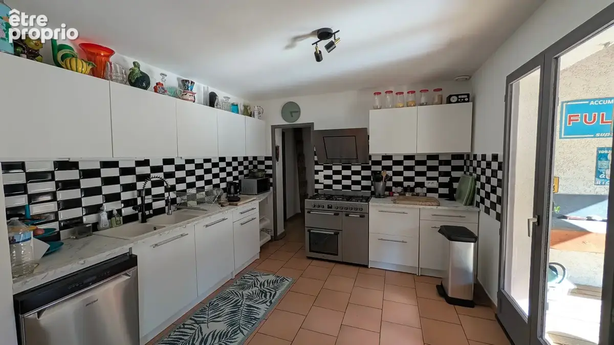 PEYROLLES EN PCE - Villa T6 de 162 m² sur 9511 m² de terrain - photo 6