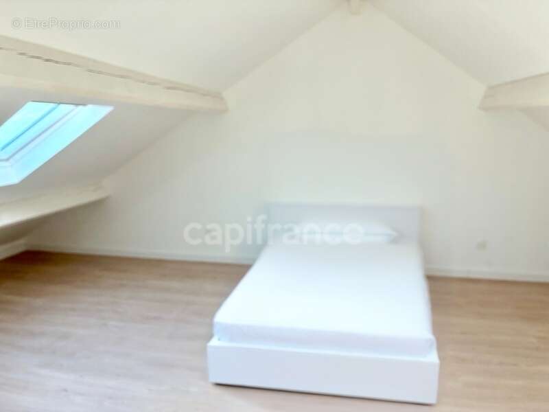 **Exclusivité**Sainte-Cécile**Maison rénovée de 137 m², 4 chambres, jardin et double garage - photo 9