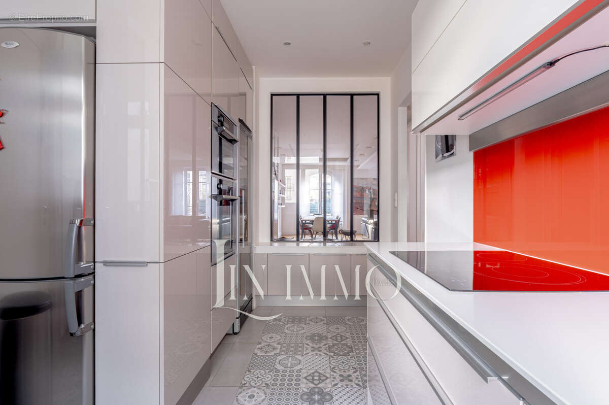 Appartement à PARIS-16E