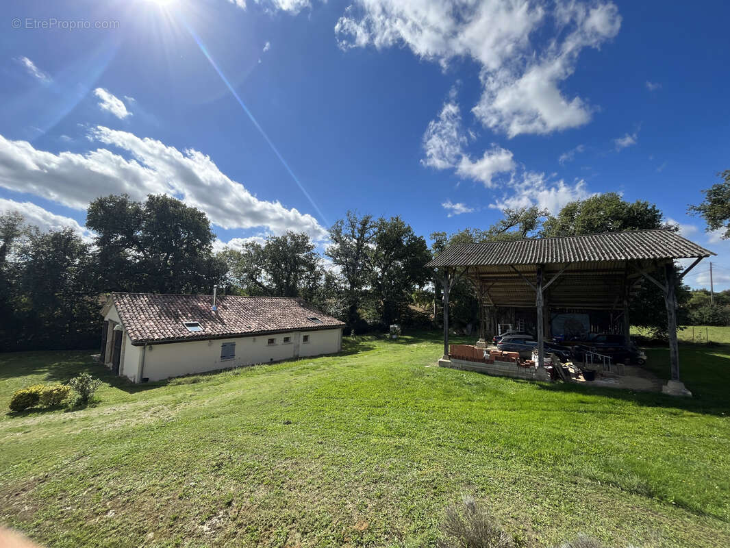 Maison à MAUVEZIN