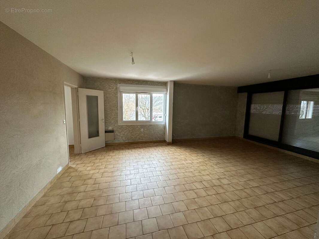 Appartement à PERIGNAT-SUR-ALLIER