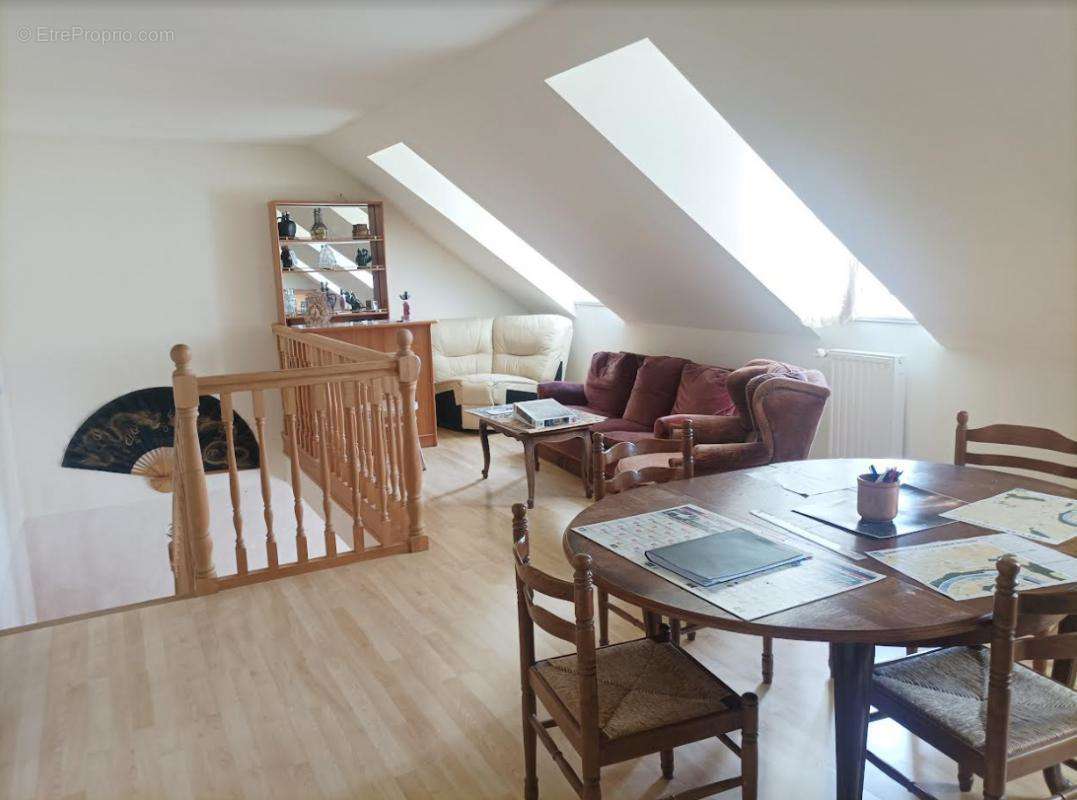 Maison à CHATEAUNEUF-DU-FAOU