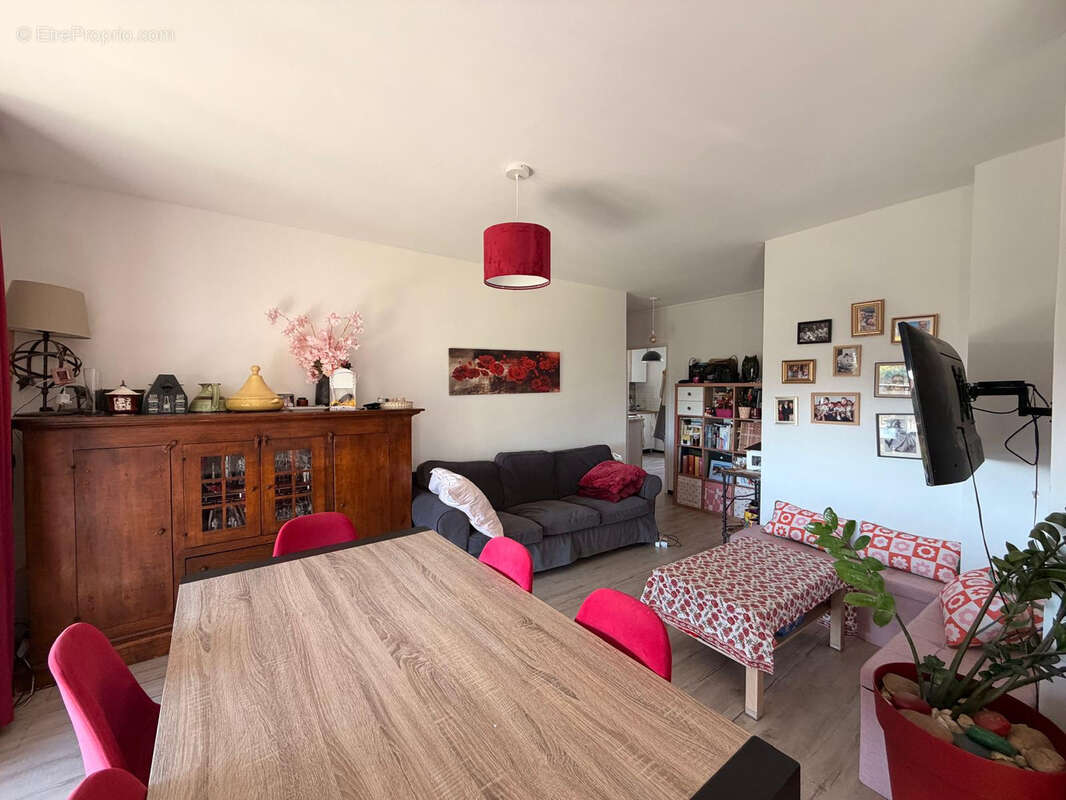 NIMES TRIANGLE DE LA GARE/ PARC JACQUES CHIRAC Appartement P3 BIS de 65m2 avec balcon, cave, place de parking - photo 2