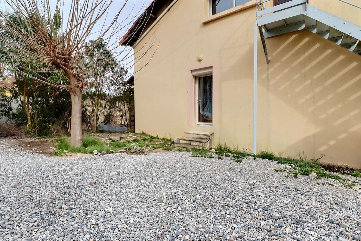 Appartement à ENTRAIGUES-SUR-LA-SORGUE