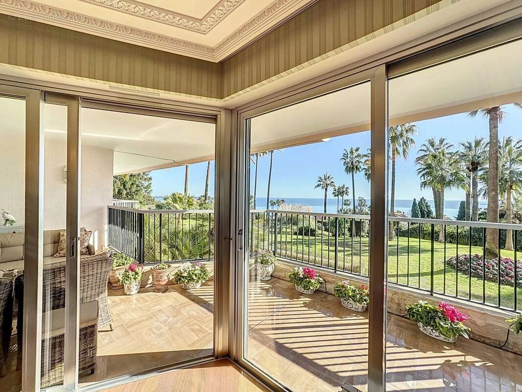 Appartement à VALLAURIS