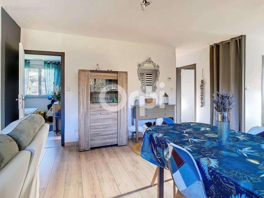 Maison à NOTRE-DAME-DE-SANILHAC