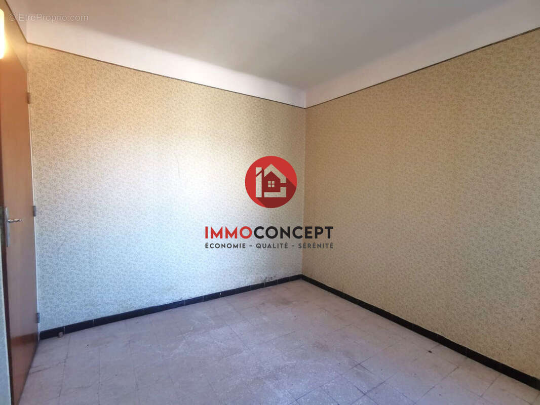 Appartement à BAGNOLS-SUR-CEZE