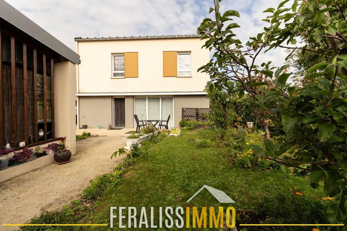 Maison à JOUY-LE-MOUTIER