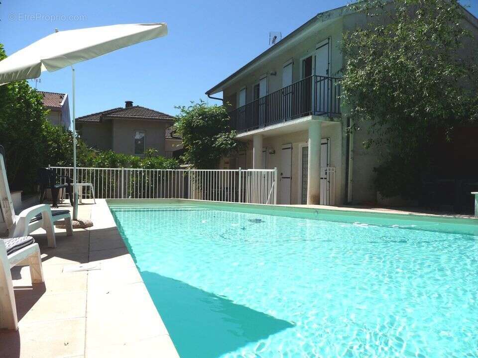 Commerce à CAZAUBON