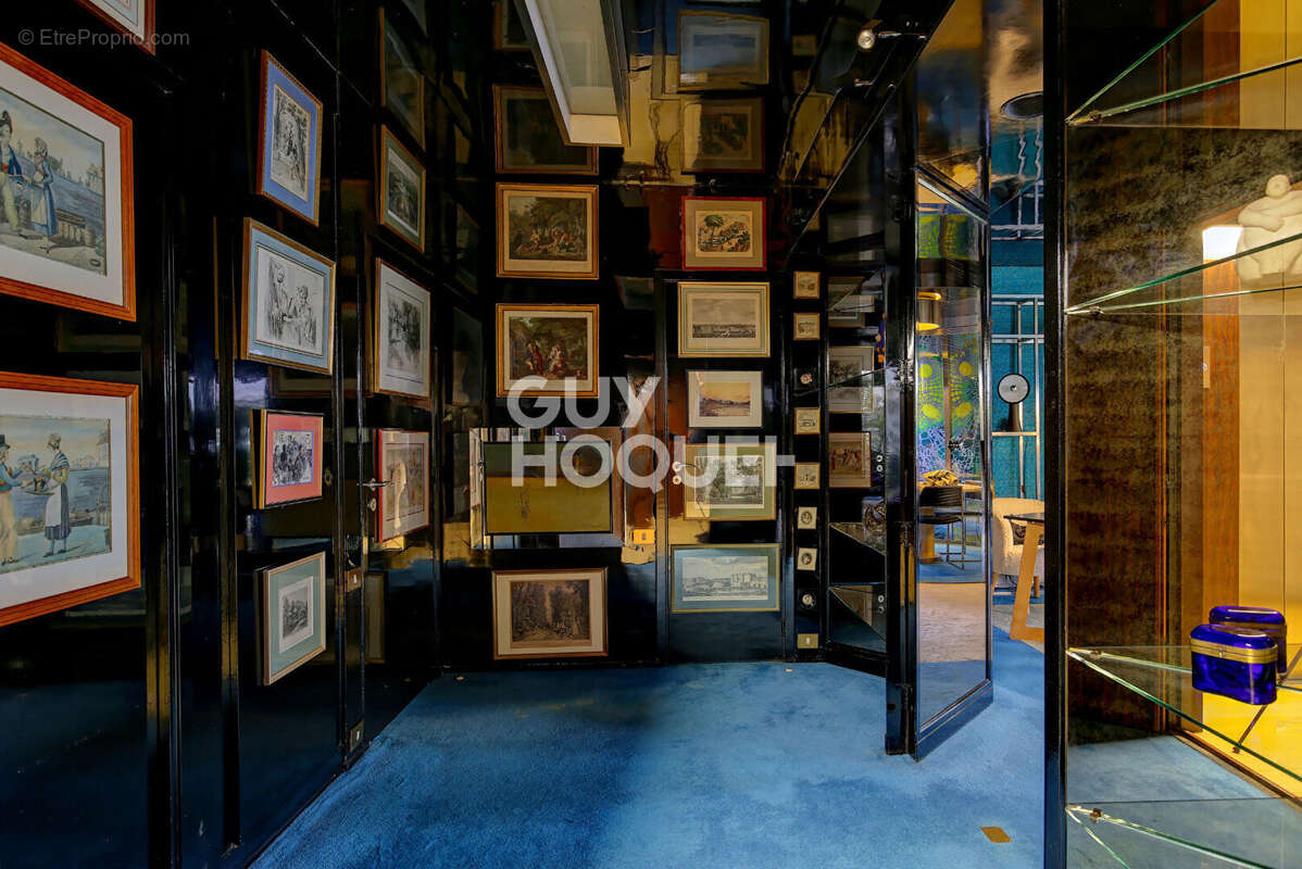 Appartement à PARIS-16E