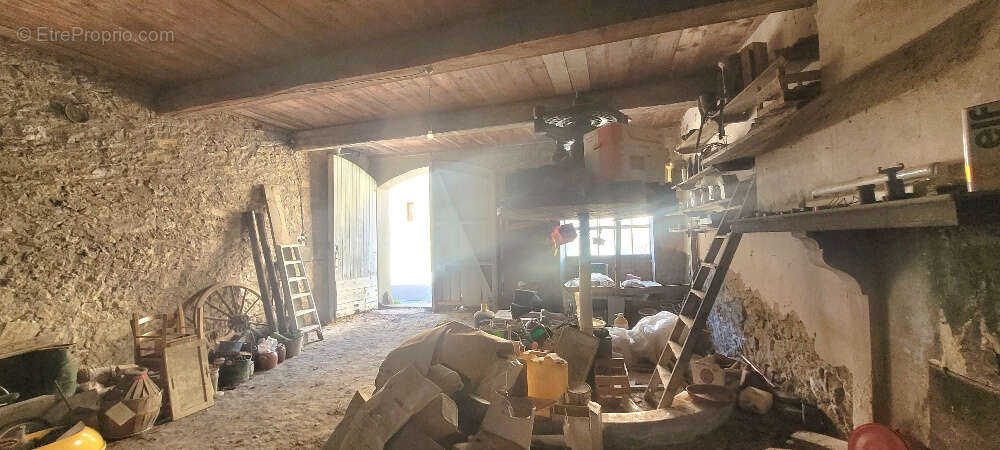 Autre à MAILHAC