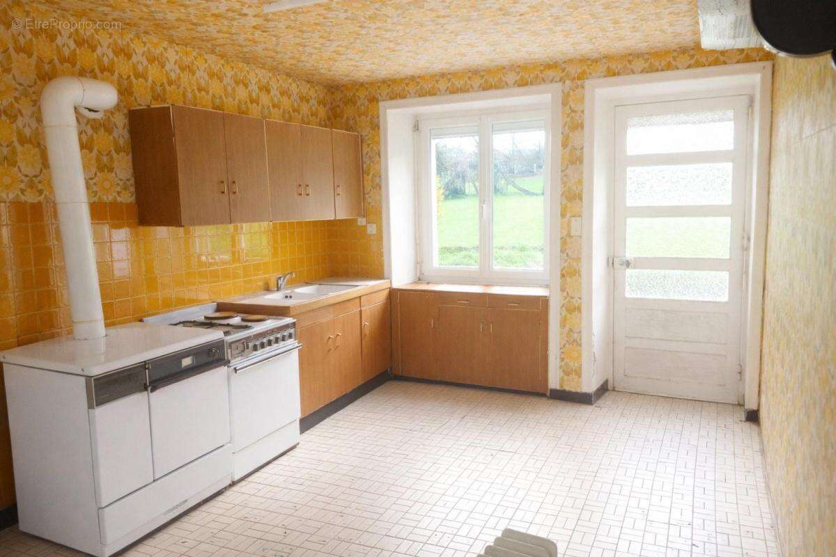 Maison à LA BAZOGE-MONTPINCON