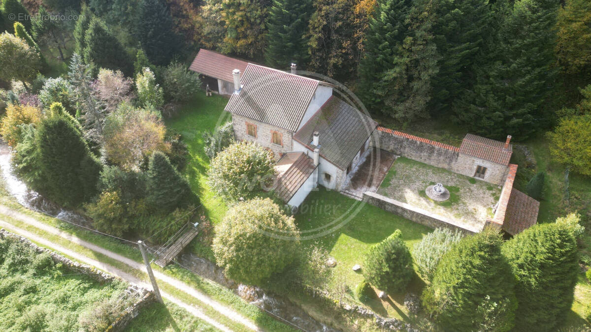 Maison à MONTREGARD