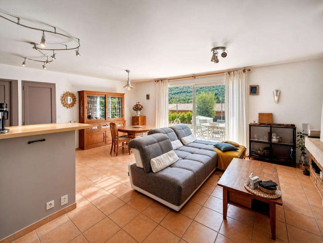 Maison 142 m² avec piscine et vue exceptionnelle à Bevons - photo 4