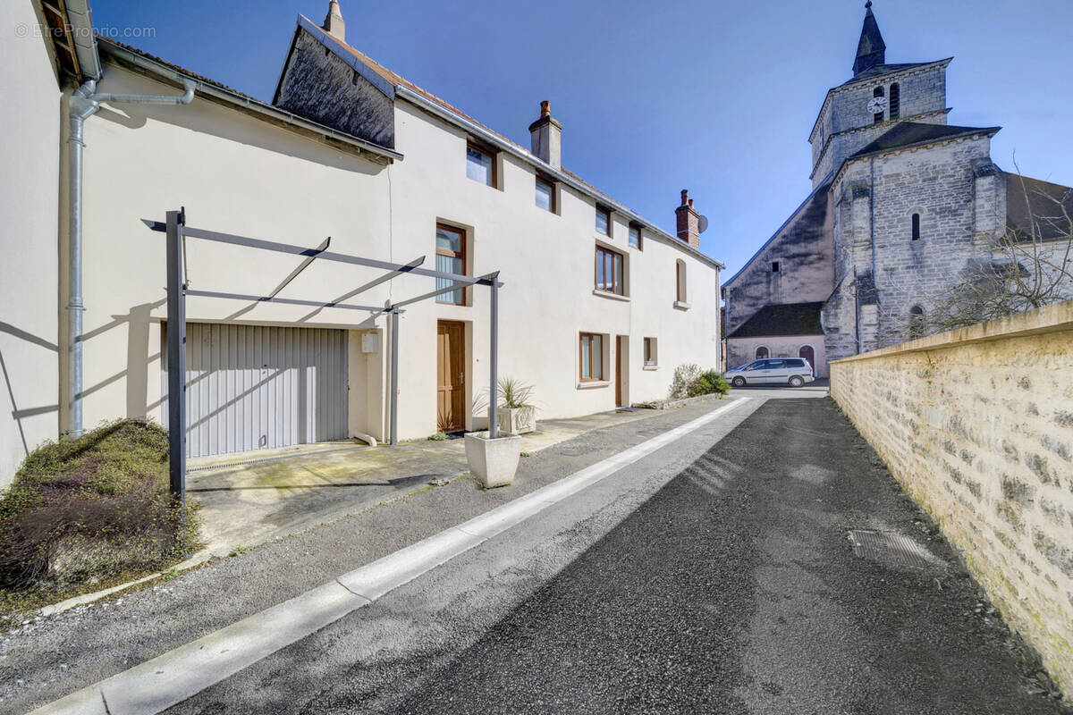 Maison à BEZE