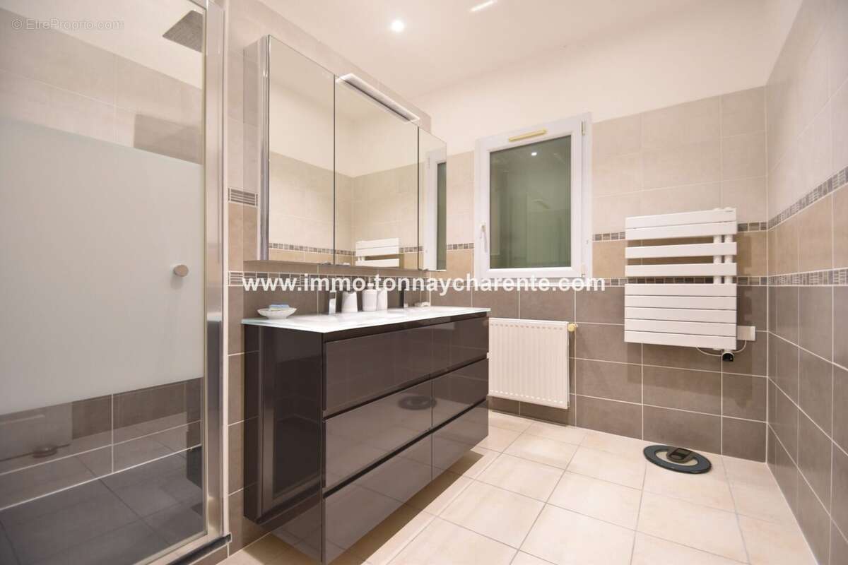Maison 143 m² à Tonnay-Charente  - photo 4