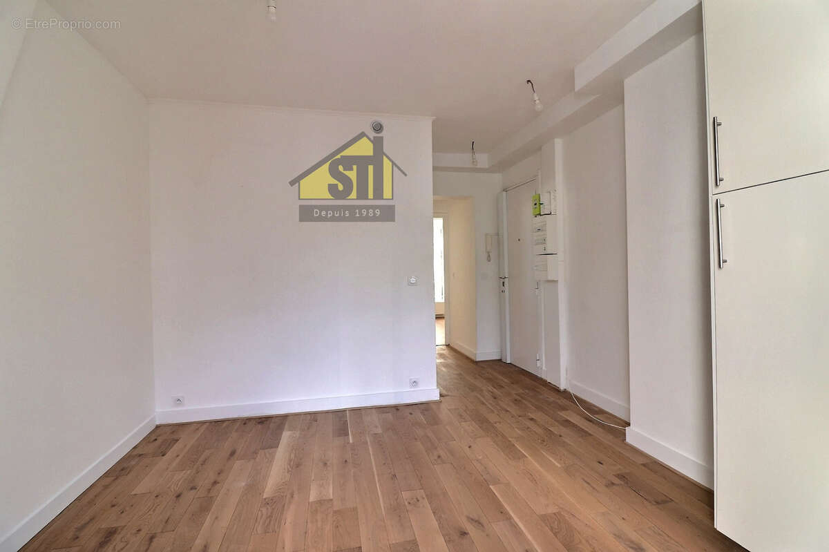 Appartement à PARIS-14E