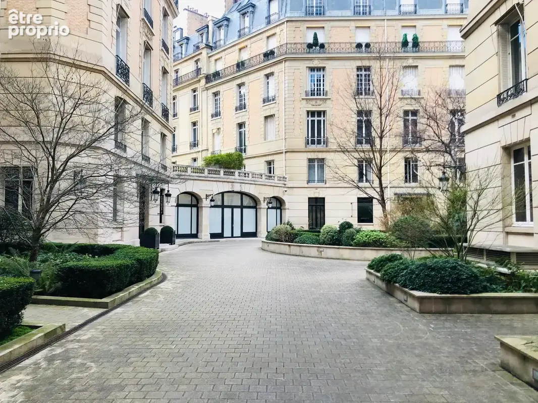 Appartement à PARIS-8E