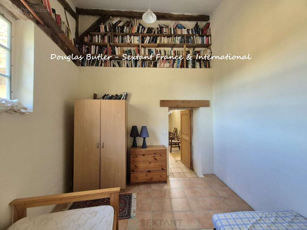 Superbe propriété en pierre de caractère avec gîte, annexe et vue dégagée - photo 19