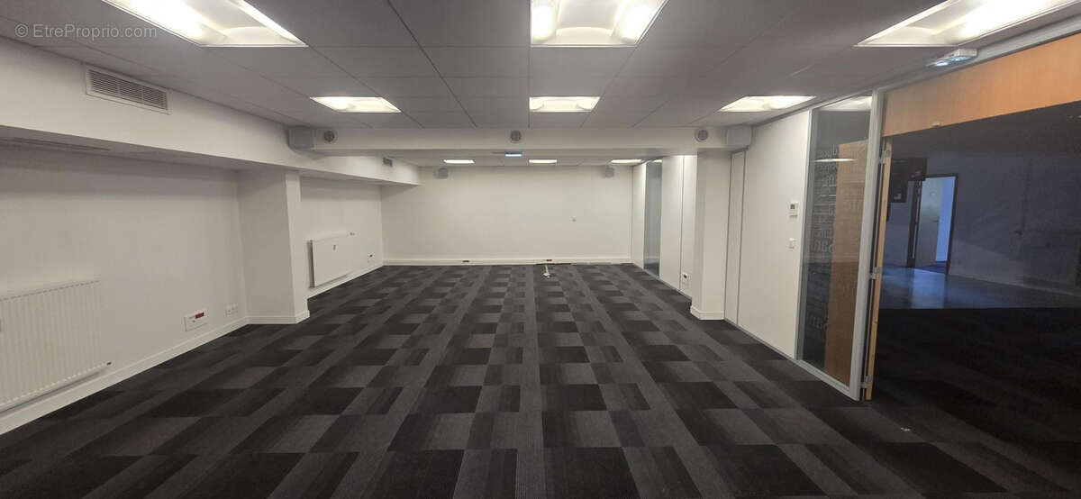 Local professionnel/bureaux a vendre angers centre - photo 4