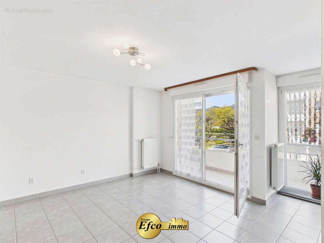CERNAY joli T2 balcon, lumineux, soigné, libre, avec garage et parking privé. - photo 3