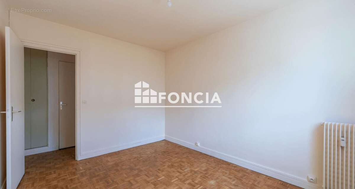 A vendre - gare courbevoie 2 pieces 43 m2+ balcon+cave - photo 5
