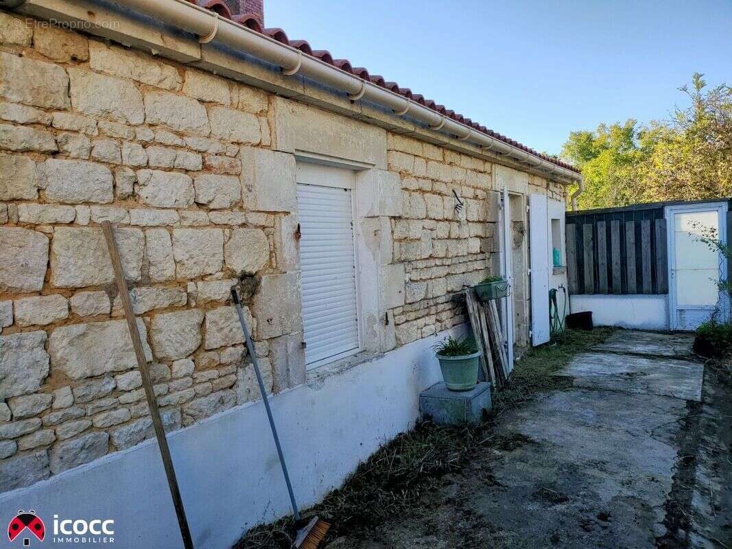 Maison à LES MAGNILS-REIGNIERS