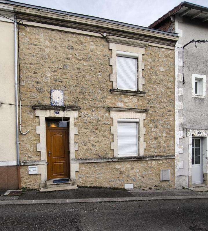 Maison à SAINT-JUNIEN