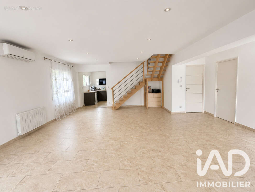 Maison 136 m² à Saint-Yrieix-Sur-Charente  - photo 4