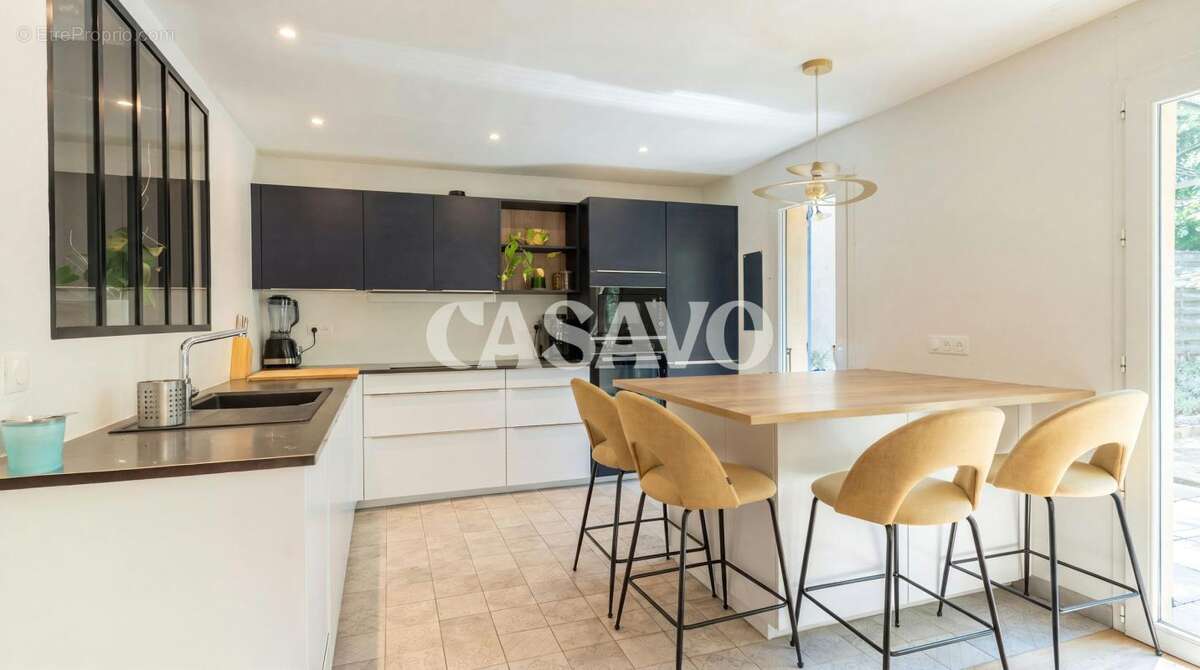 Vente Maison 5 pièces de 125m² - 13790 Châteauneuf-le-Rouge - photo 6