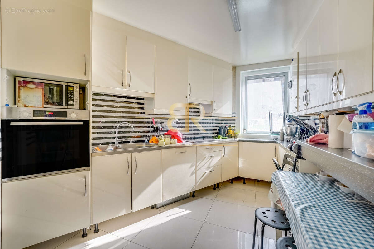 Appartement à PARIS-19E
