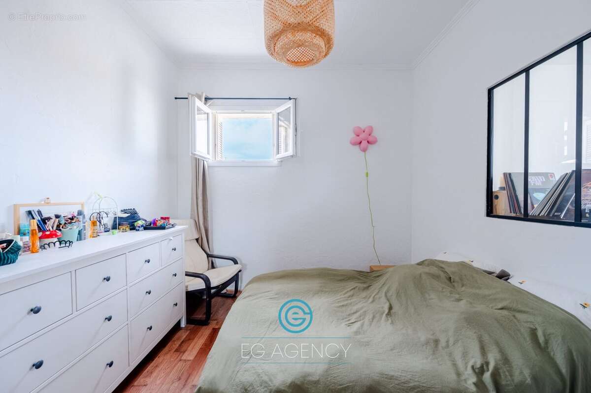 Appartement à MARSEILLE-4E