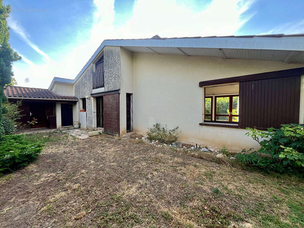 Secteur Villeneuve-sur-Lot, dans un quartier résidentiel, venez découvrir cette jolie maison d'architecte des années 80, avec vi - photo 11
