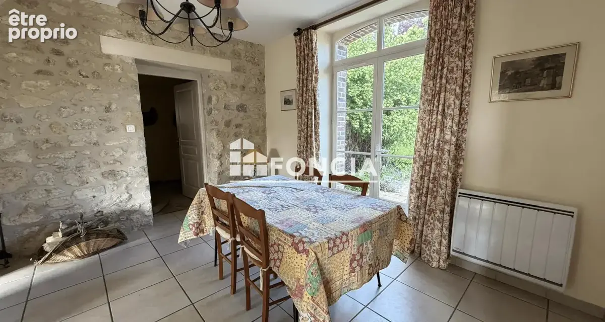 Authentique maison en pierre avec grand terrain verdoyant - photo 2