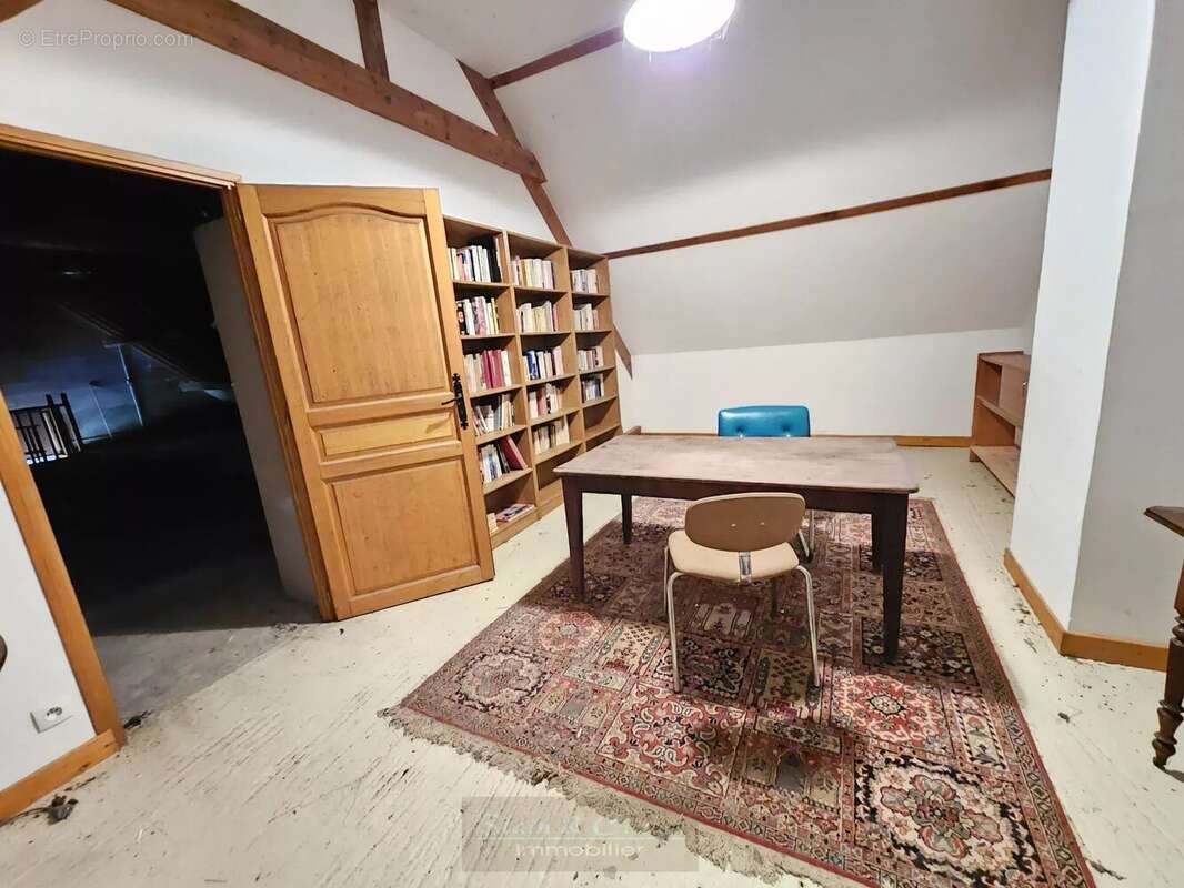 Maison à CHEVILLON-SUR-HUILLARD