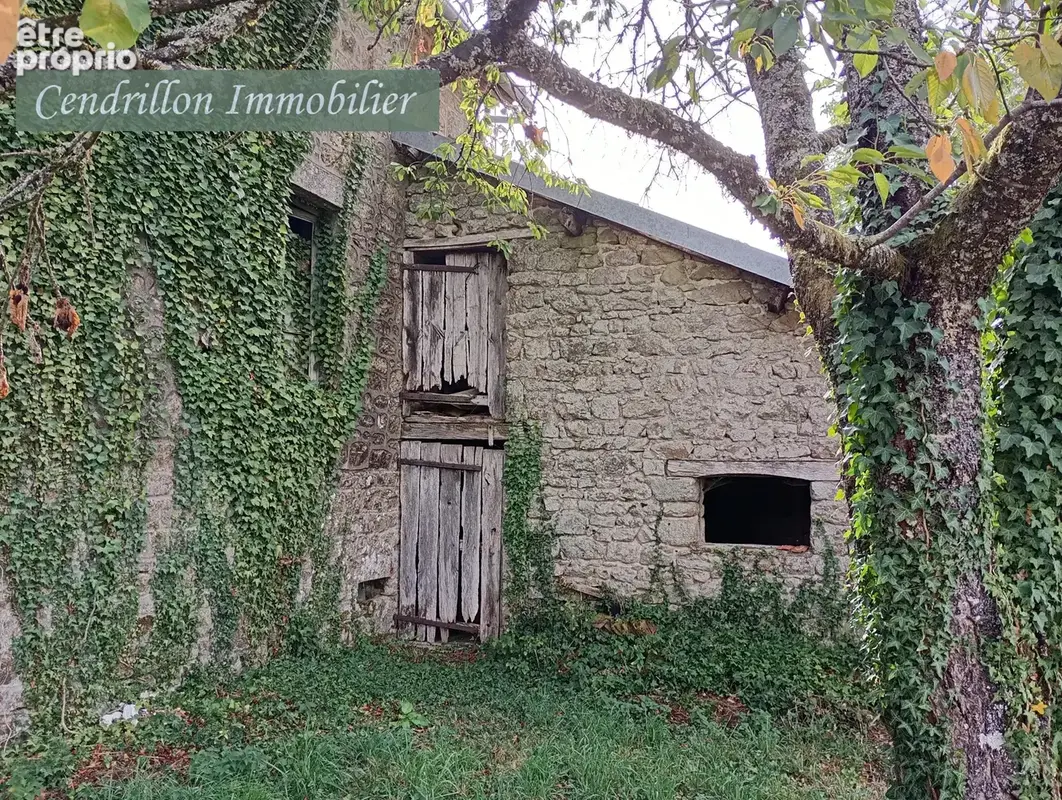 Ancien atelier de charron forgeron de 116 m2 avec sa boutique quincaillerie attenante de 56 m2 sur un terrain - photo 12
