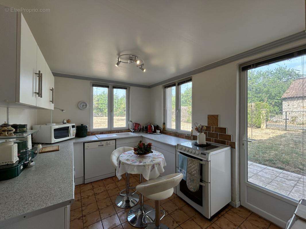 Maison de village 2 chambres, avec dépendances et grand jard - photo 4