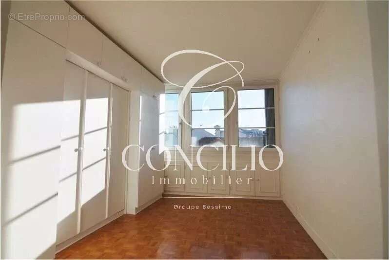 La Garenne-Colombes – Élégant 3 pièces de 82 m² avec balcon de 10 m², vue dégagée et beaux volumes - photo 16