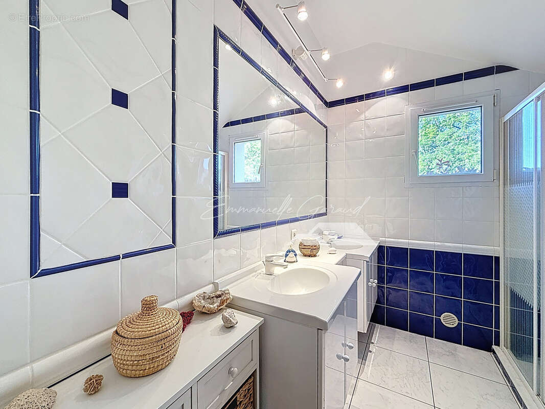 Maison à SAINT-BEAUZELY