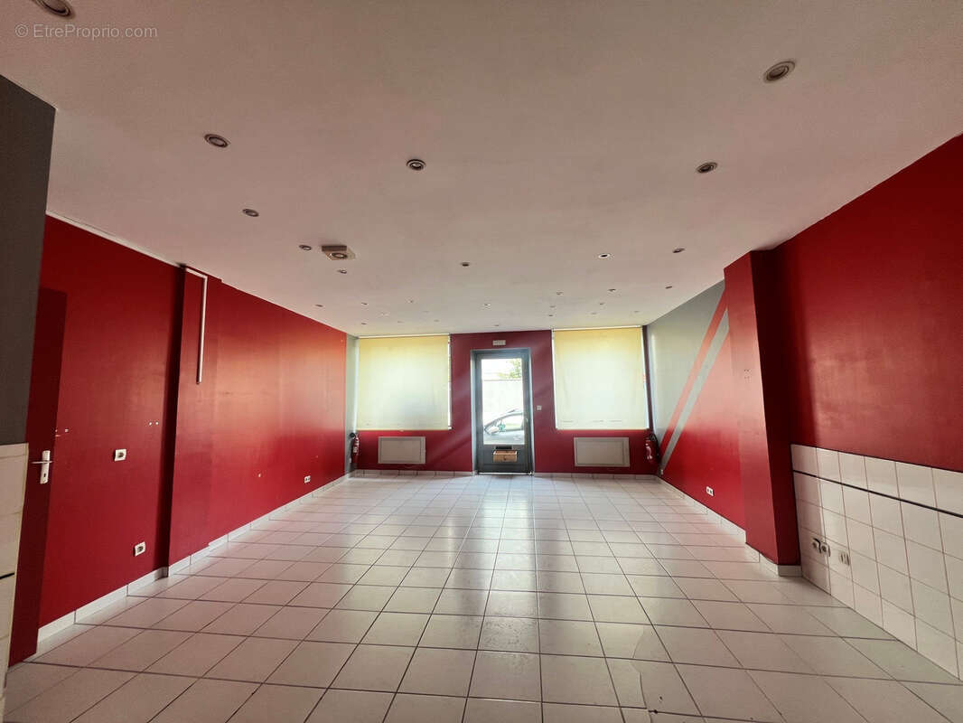 Secteur luton - local commercial professionnel de 44m2 avec vitrine - photo 2