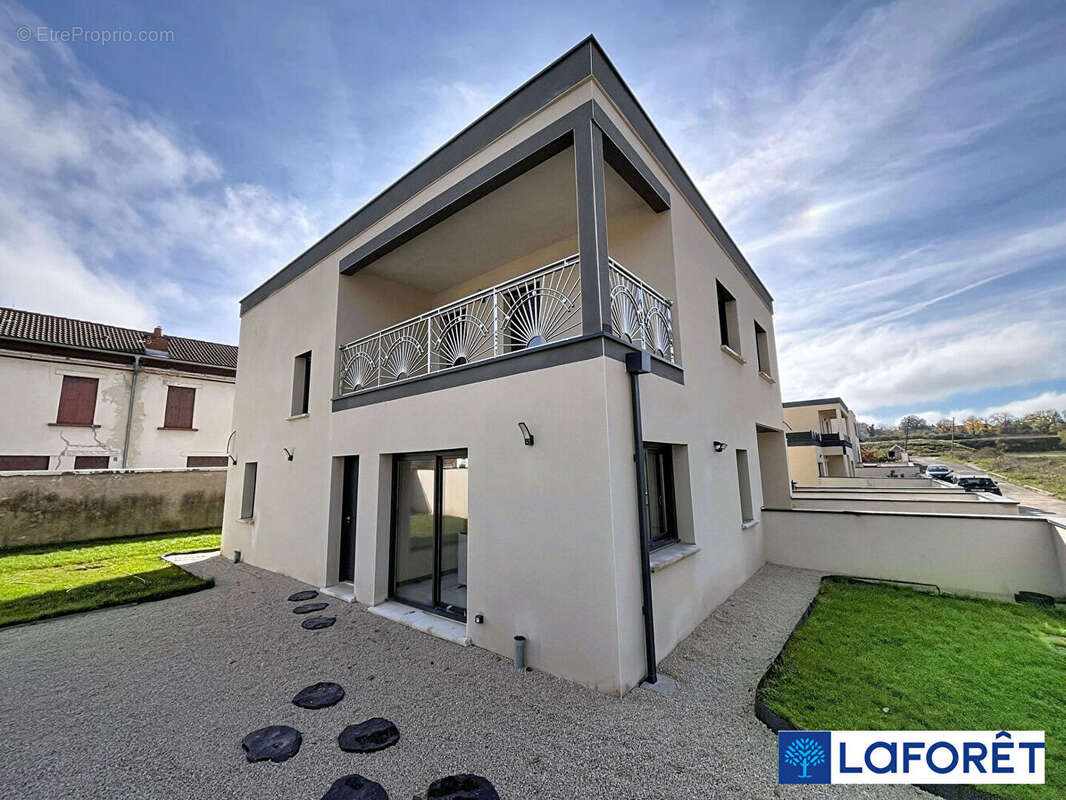 Maison à IS-SUR-TILLE