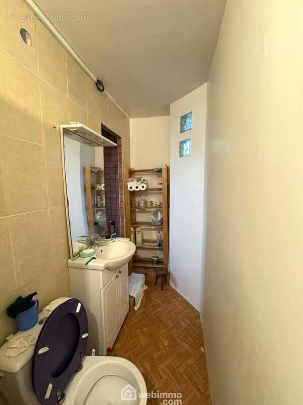 Allons à la salle d'eau avec wc - Maison à LISSES