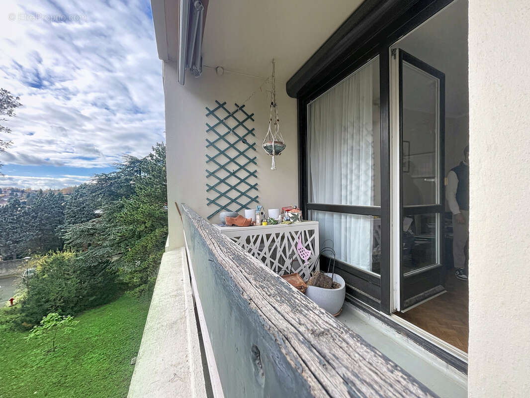 Appartement à SAINT-GENIS-LAVAL