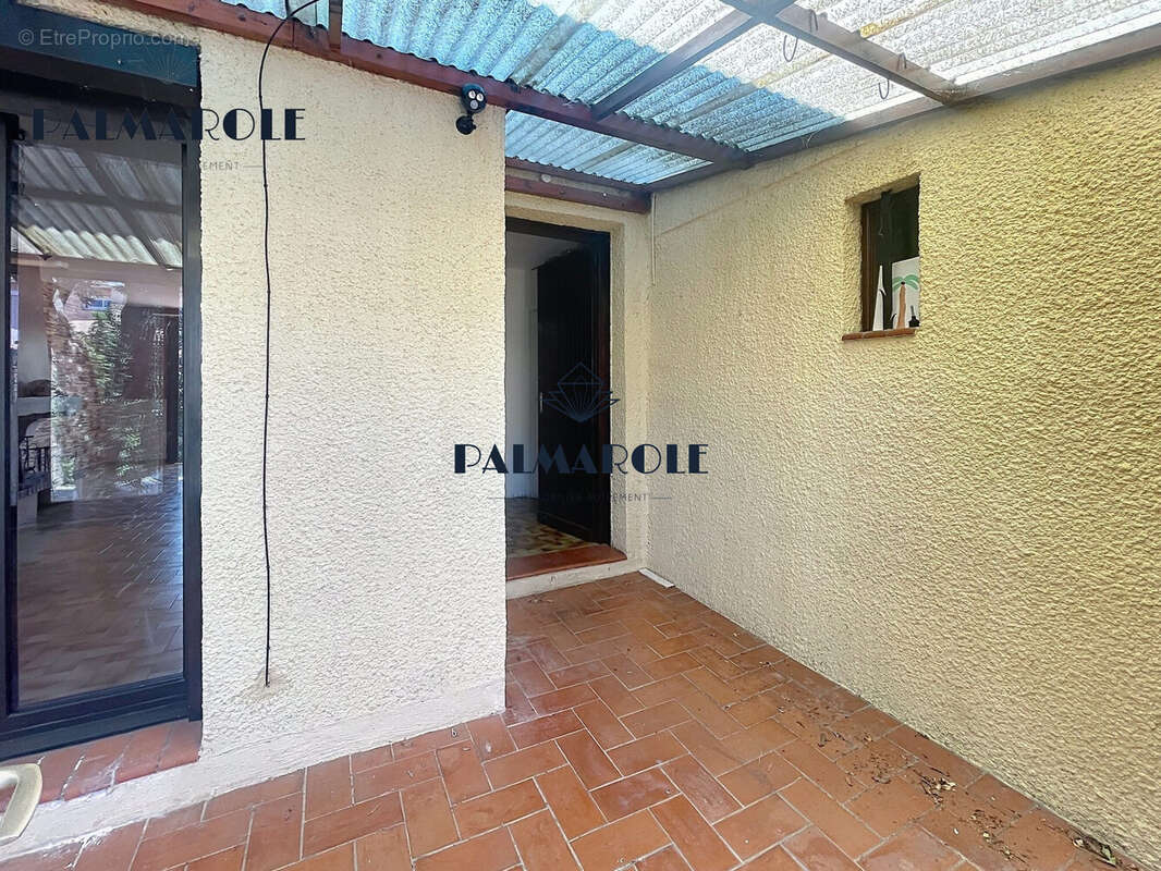 Maison 92 m² à Saint-Esteve  - photo 3