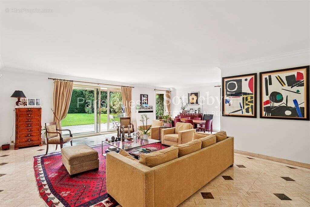 Appartement à NEUILLY-SUR-SEINE