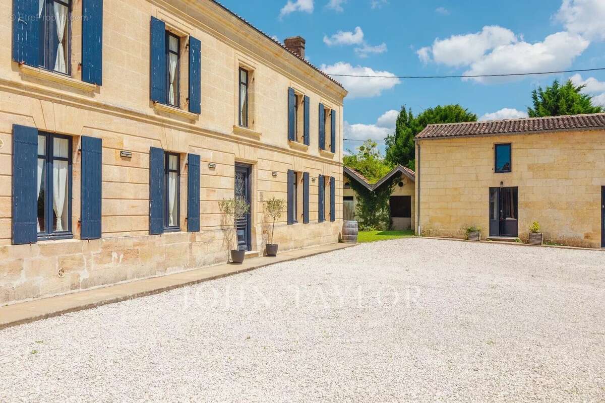 Maison à PRIGNAC-ET-MARCAMPS