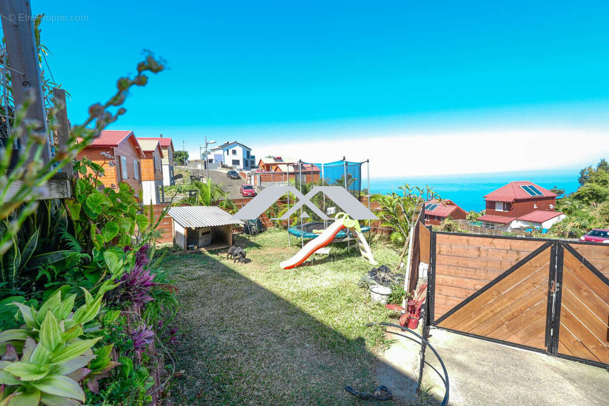 Maison à LES TROIS-BASSINS