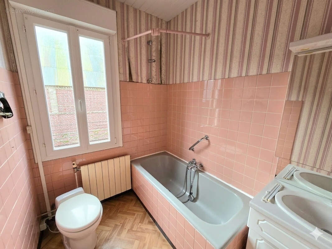 Maison à MENESLIES