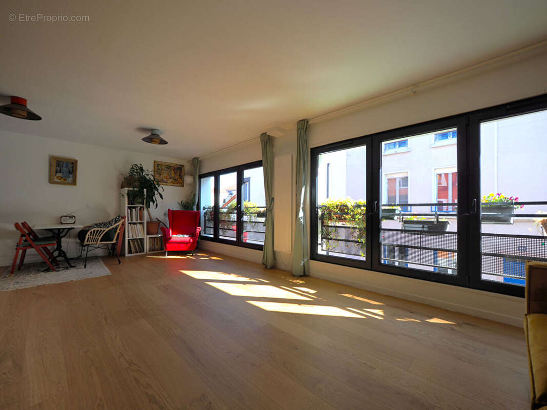 Appartement à LES LILAS