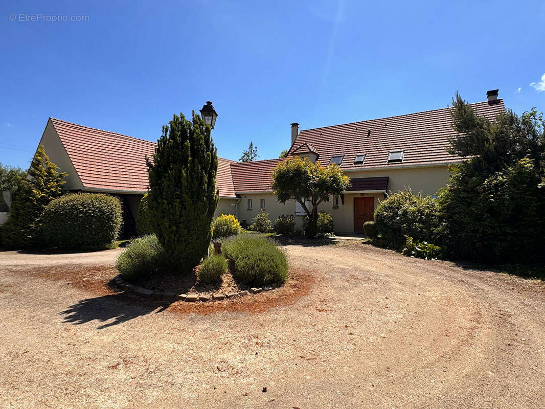 Maison à SAINT-NOM-LA-BRETECHE